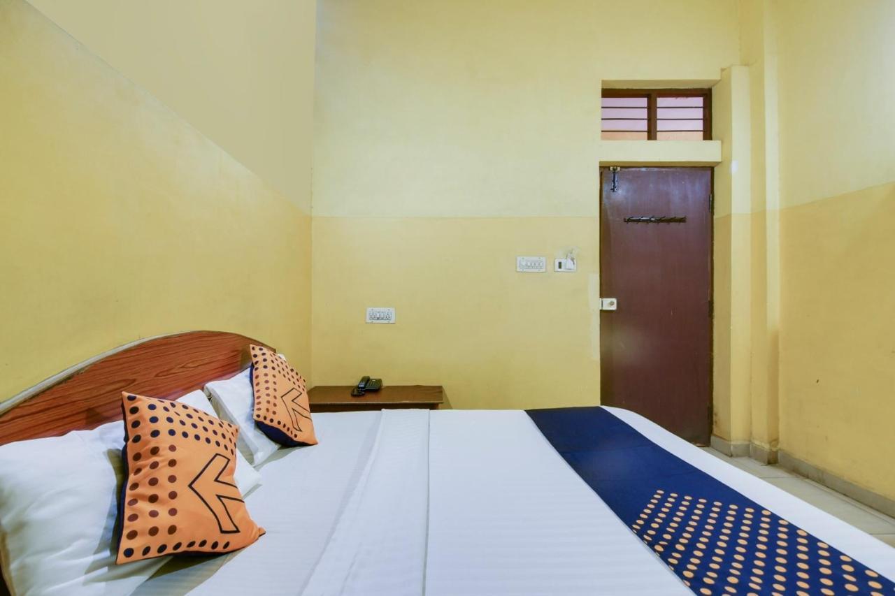 Hôtel Spot On 74228 Galaxy Comforts à Narasimharaja Puram Extérieur photo