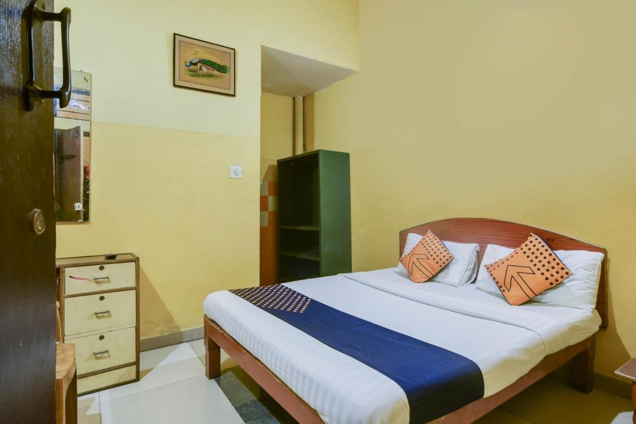 Hôtel Spot On 74228 Galaxy Comforts à Narasimharaja Puram Extérieur photo